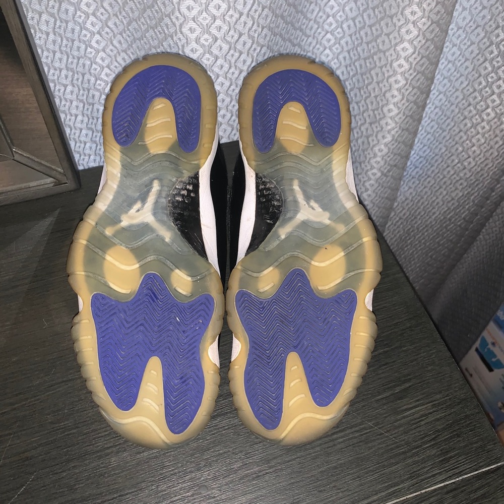 Jordan 11 space jams - Picture 4 of 5